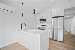 Eat in kitchen - 396 Union Avenue, Winnipeg, MB R2L0C8 Photo 9