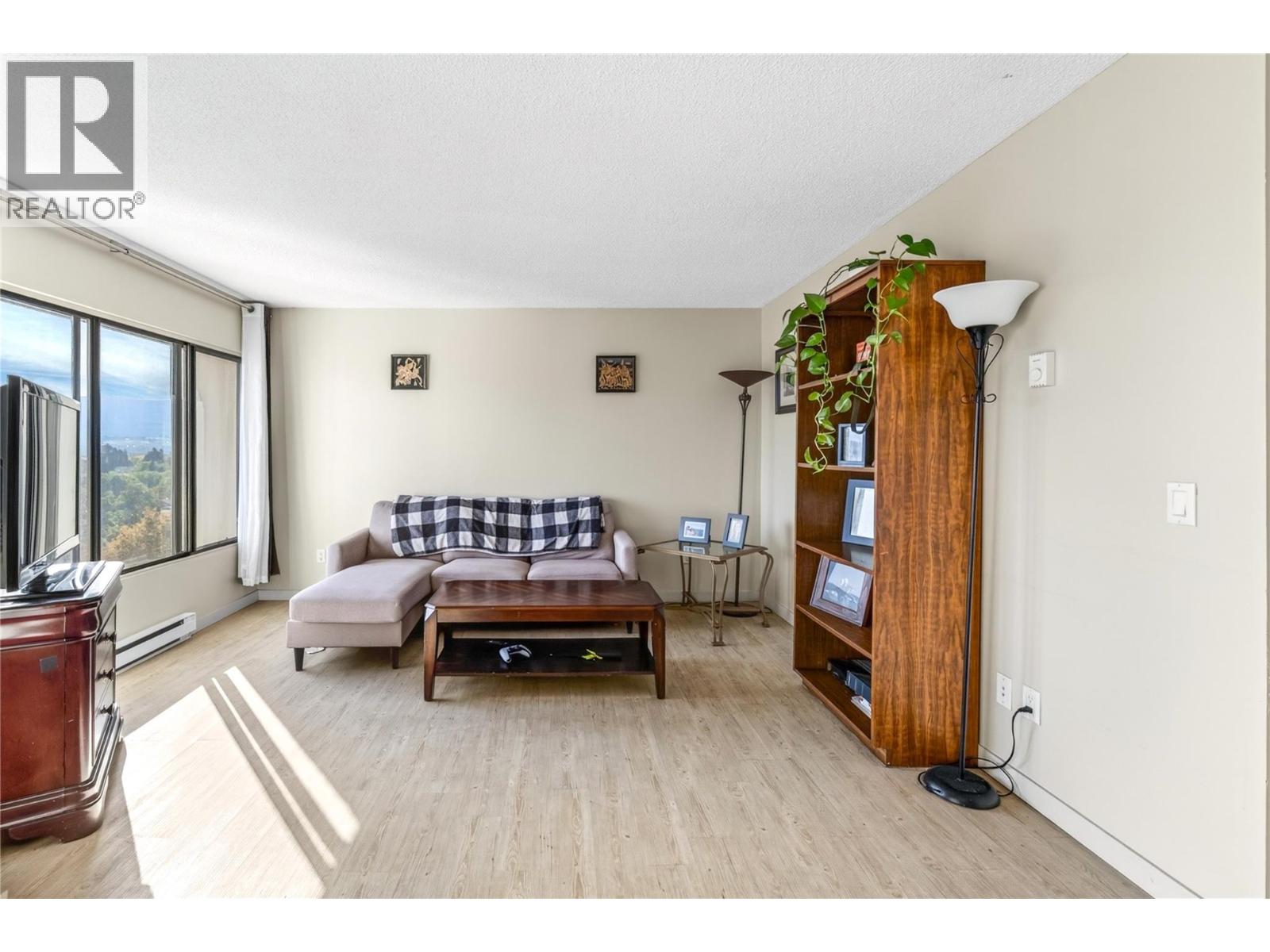 #1007 737 Leon Avenue - 6