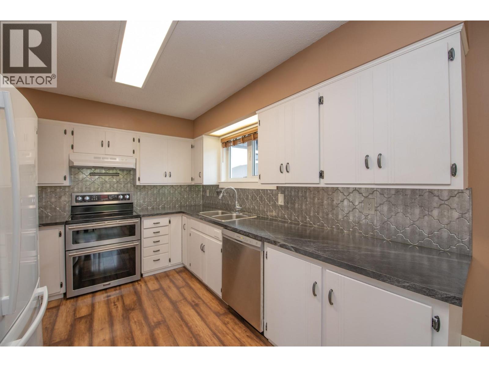 2855 Burns Avenue - Image 4