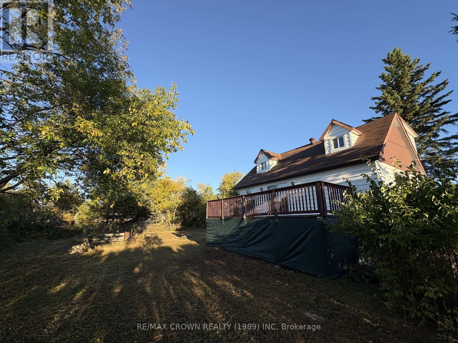 1327 LEROUX AVENUE - 6