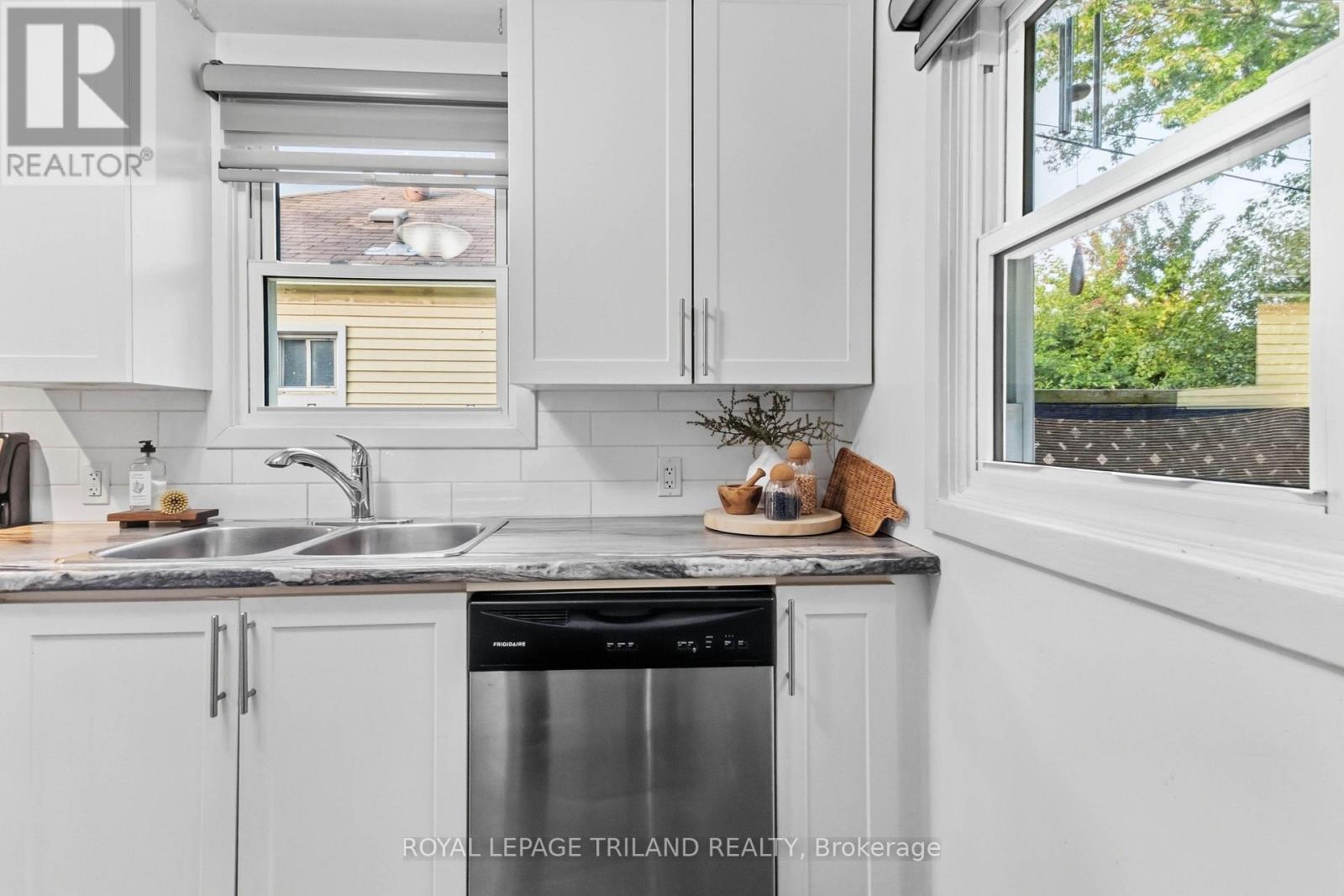 1628 CHURCHILL AVENUE - Image 20