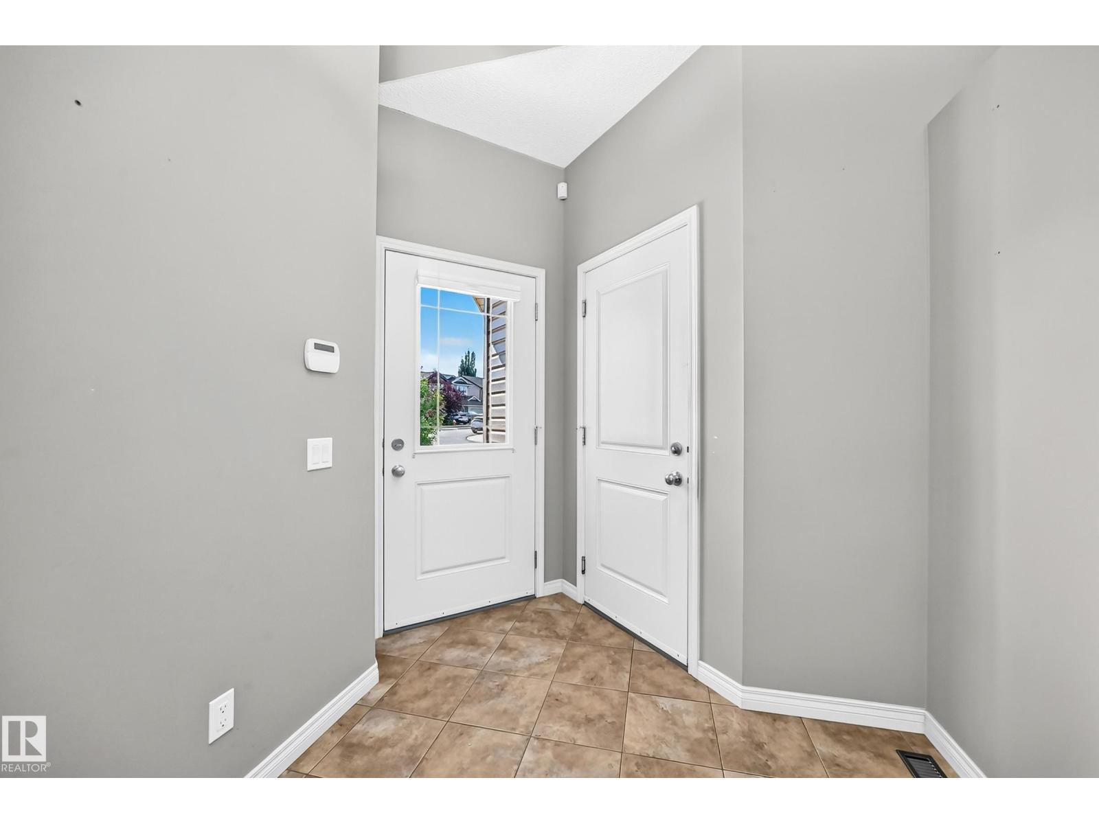 21 Silverstone DR NW - 4