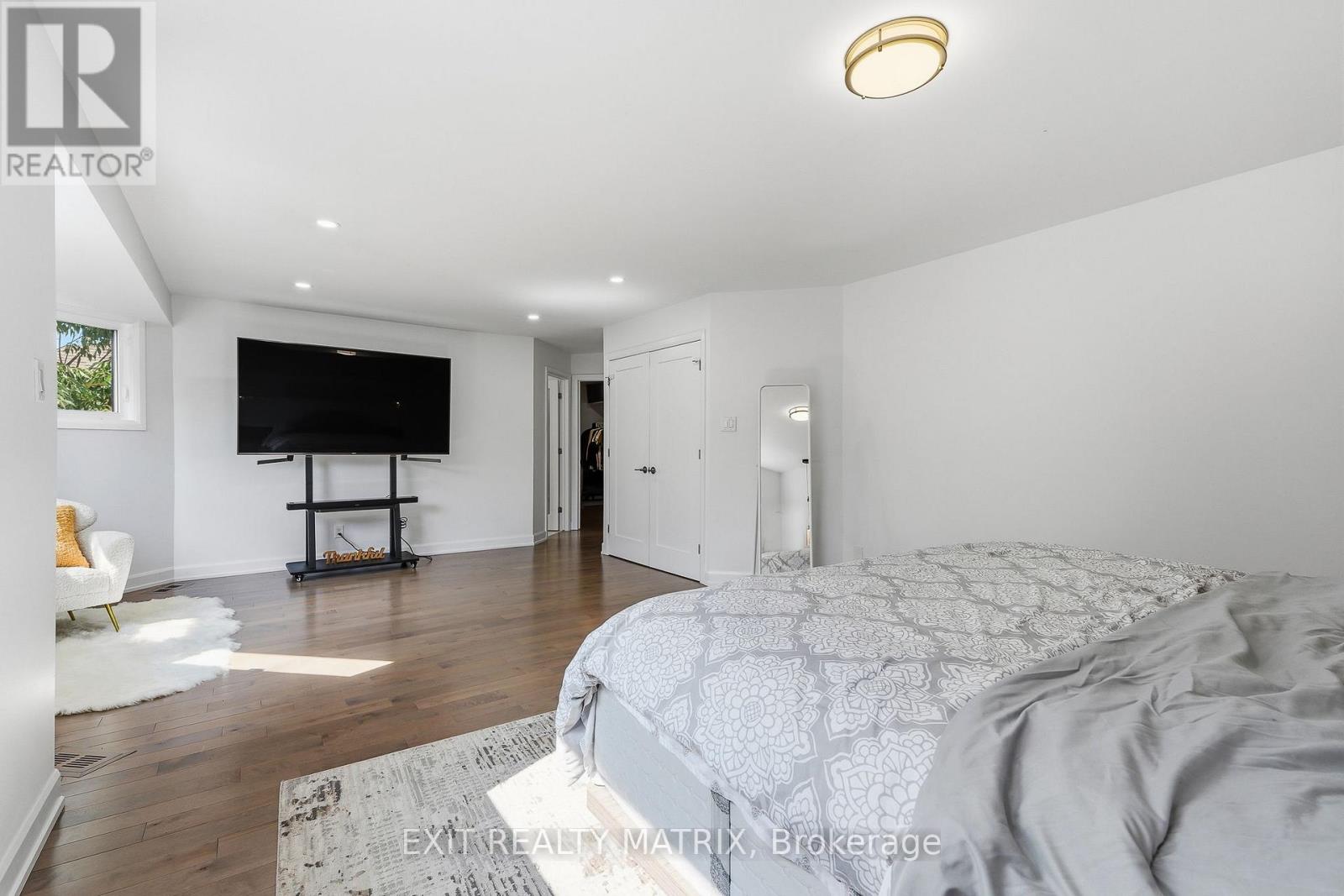 636 MERKLEY DRIVE - 25