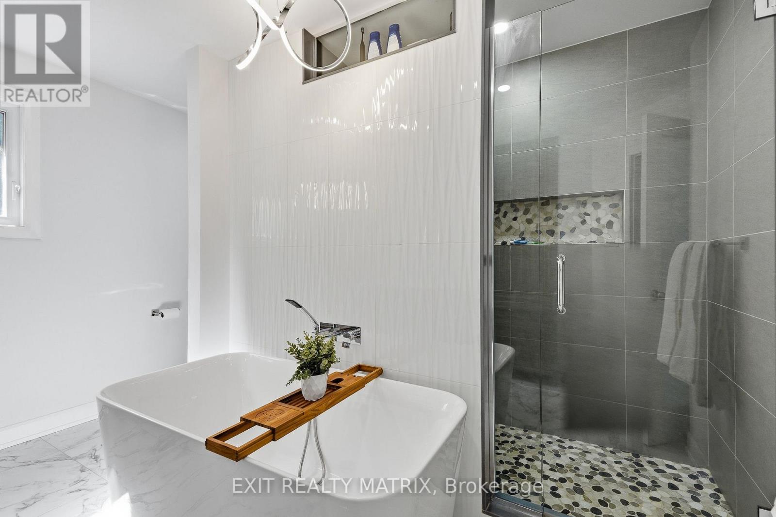 636 MERKLEY DRIVE - 29