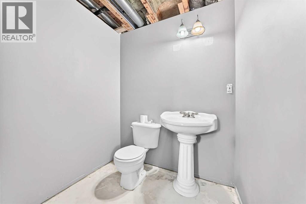 37 Beddington Gardens NE - 38