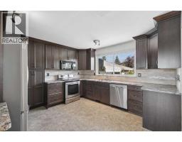 4pc Bathroom - 612 Mcintosh Road Ne, Calgary, AB T3E5Z3 Photo 7