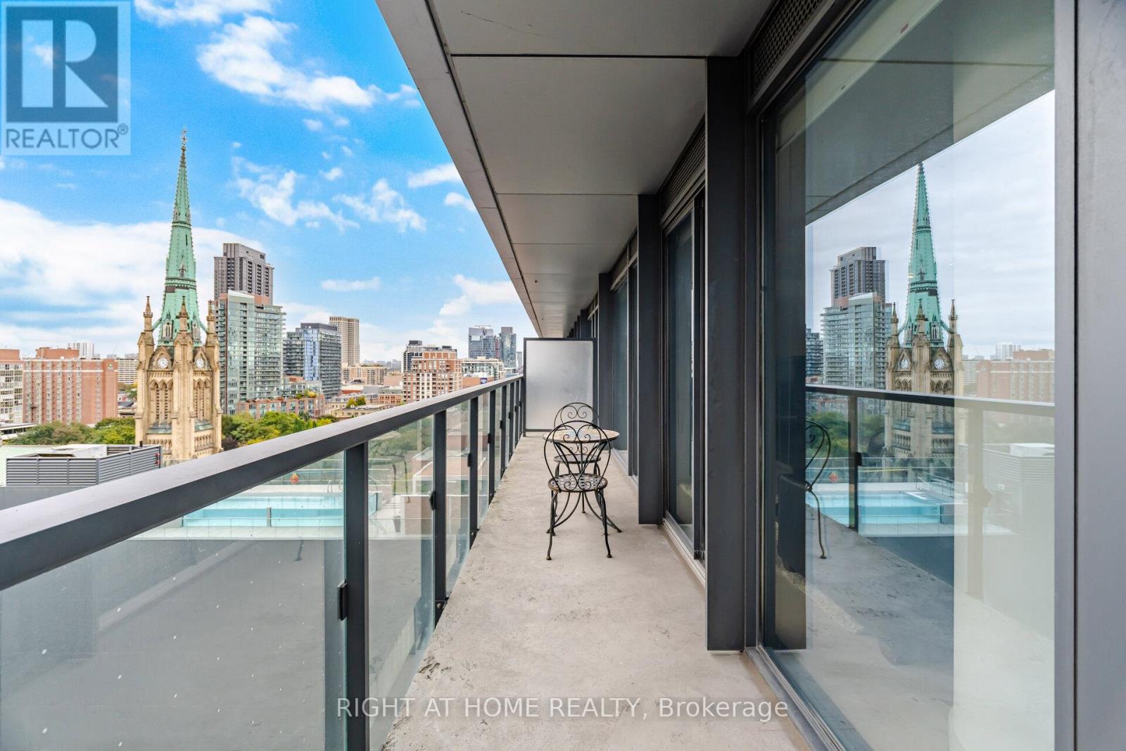 #1407 60 COLBORNE STREET - 25