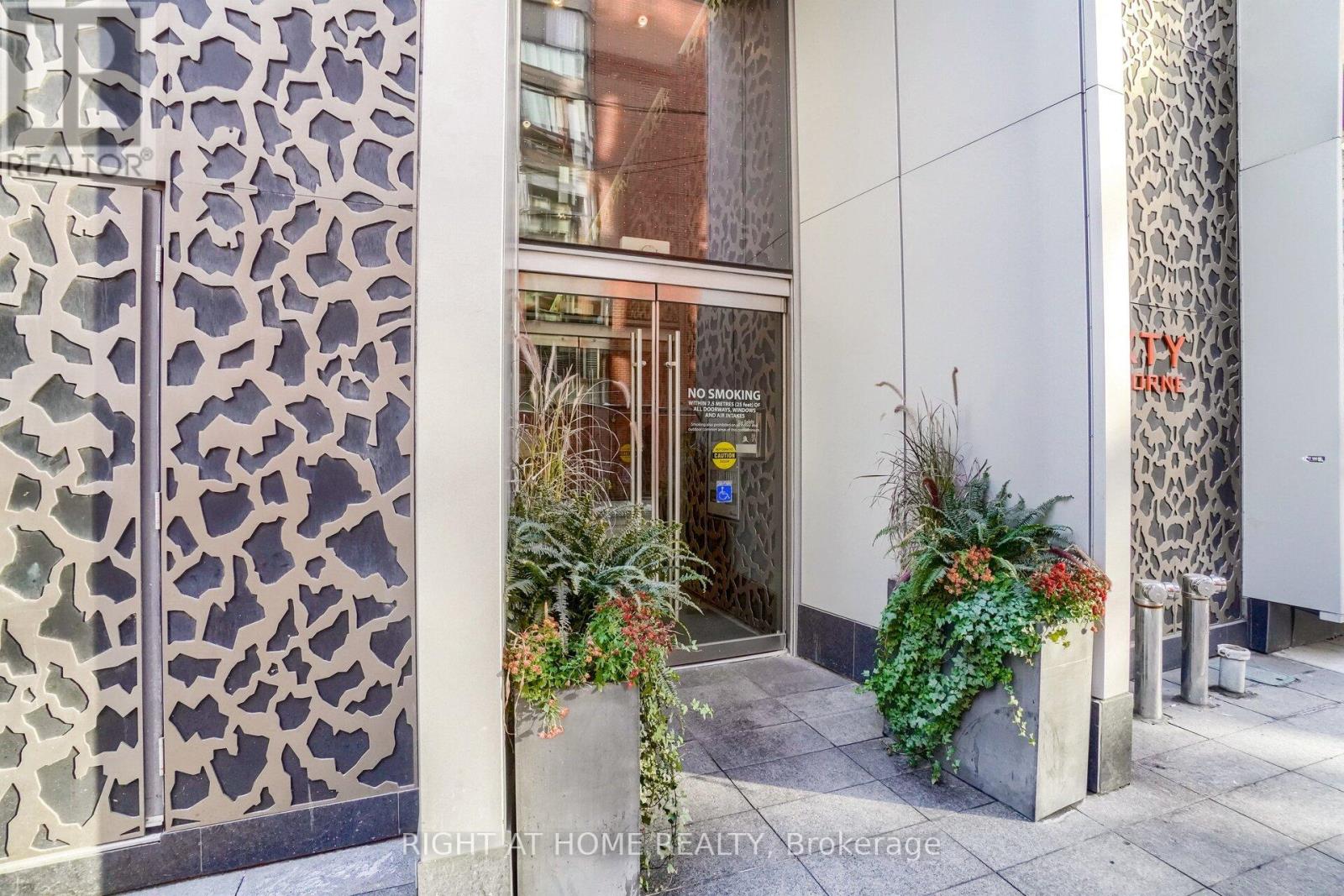 #1407 60 COLBORNE STREET - 4