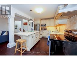 Kitchen - 781 Pam Crescent, Newmarket, ON L3Y5B7 Photo 8