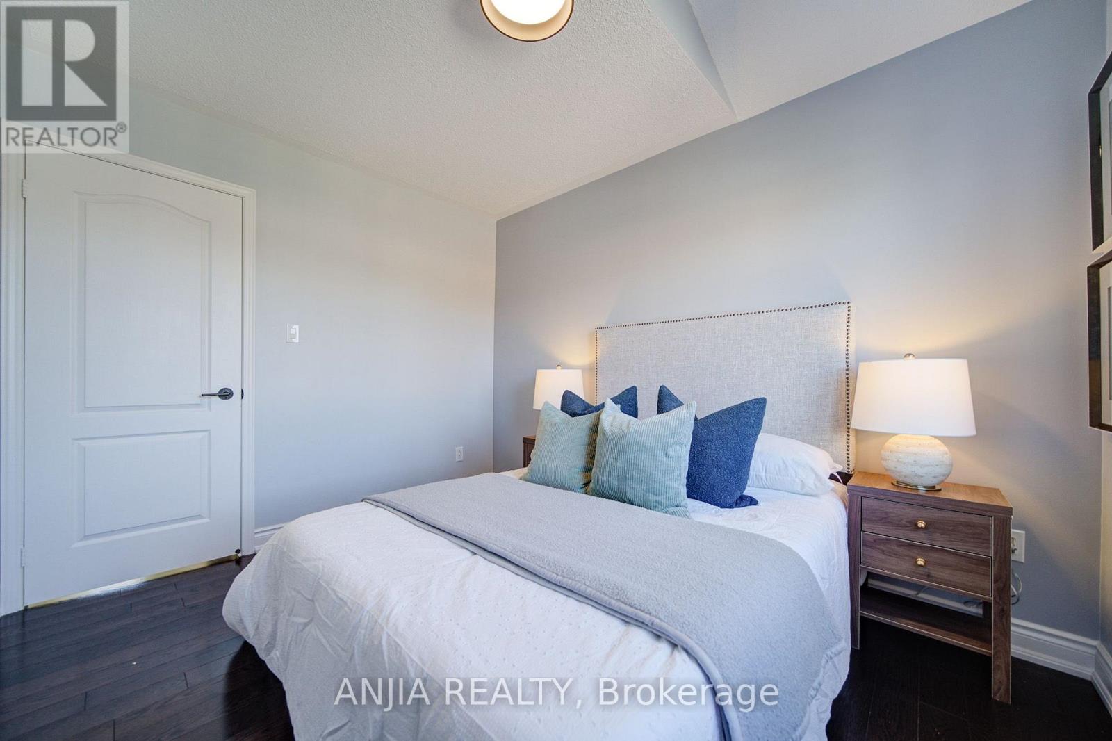 28 GRANDWOOD AVENUE - 25