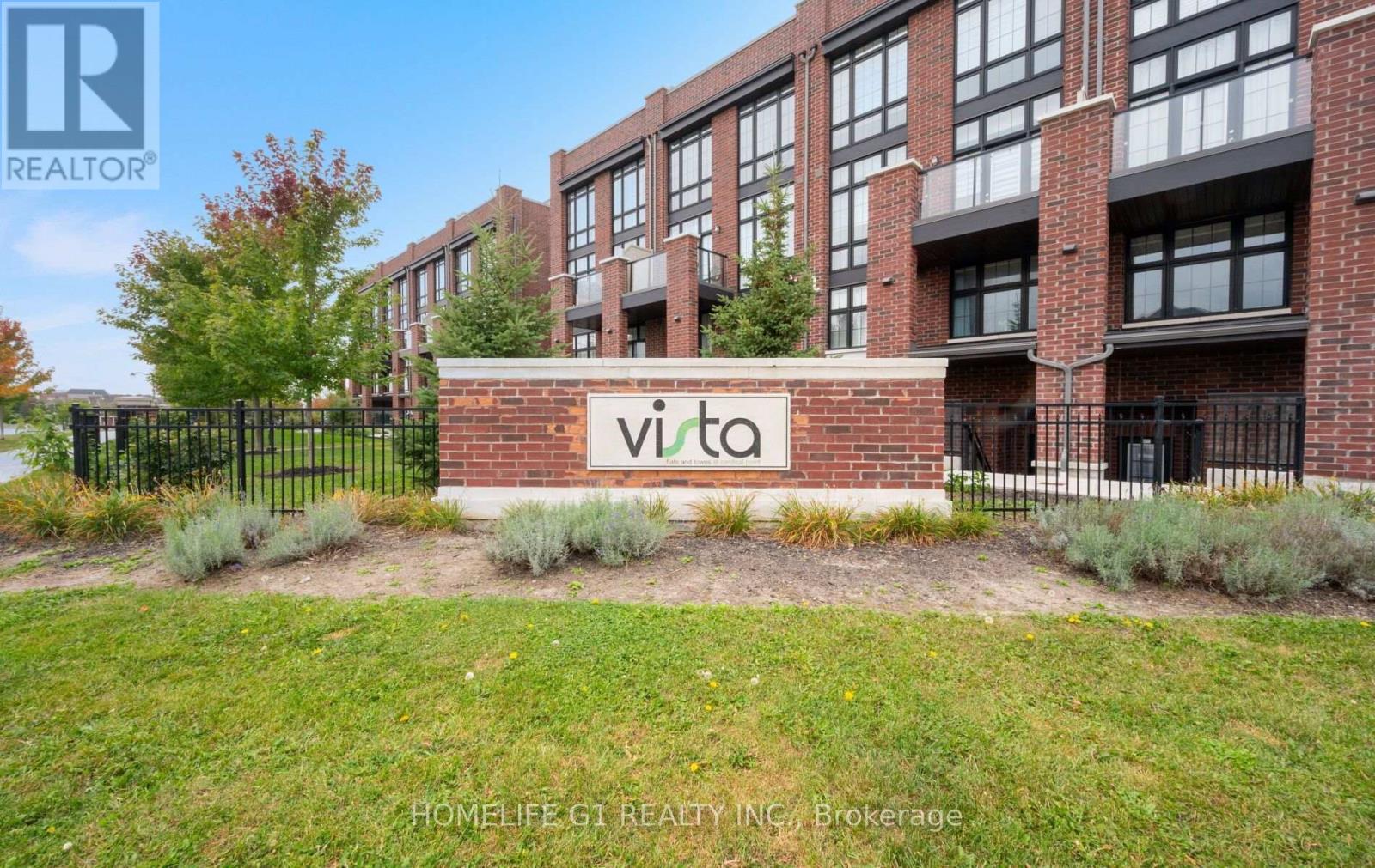 1 WHITAKER WAY, Whitchurch-Stouffville (Stouffville) — photo 2