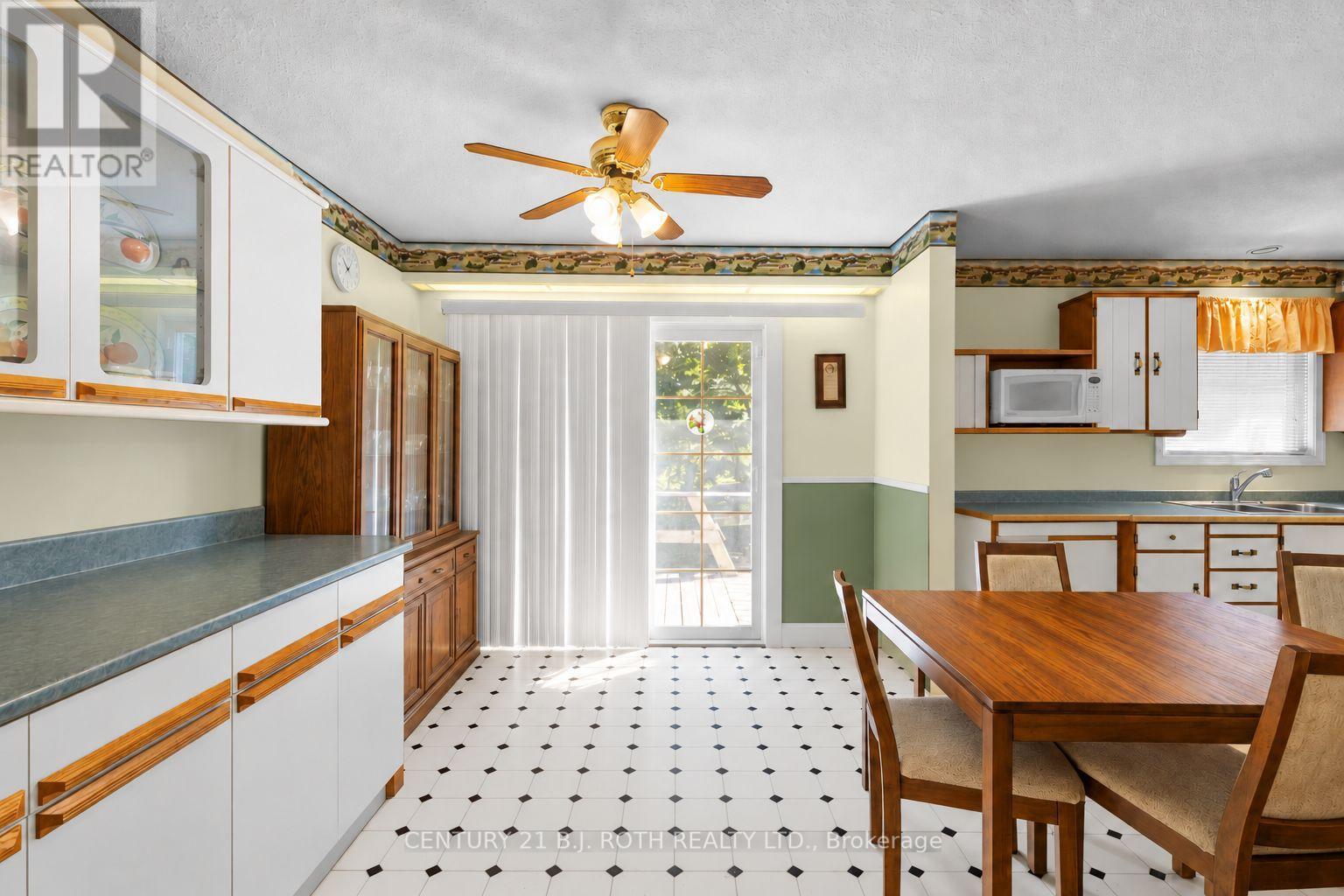 2067 MARCHMONT ROAD - 3