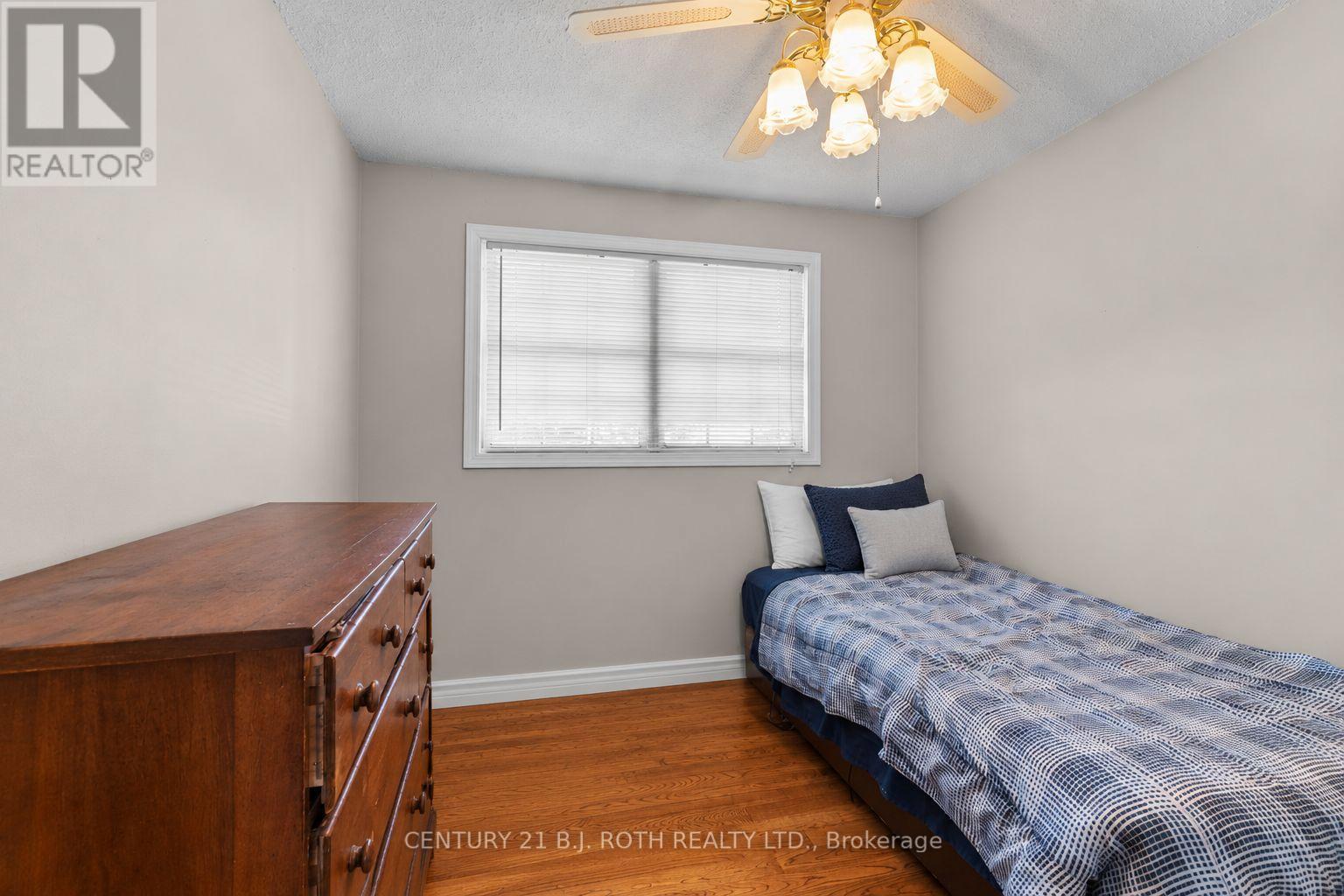 2067 MARCHMONT ROAD - 6