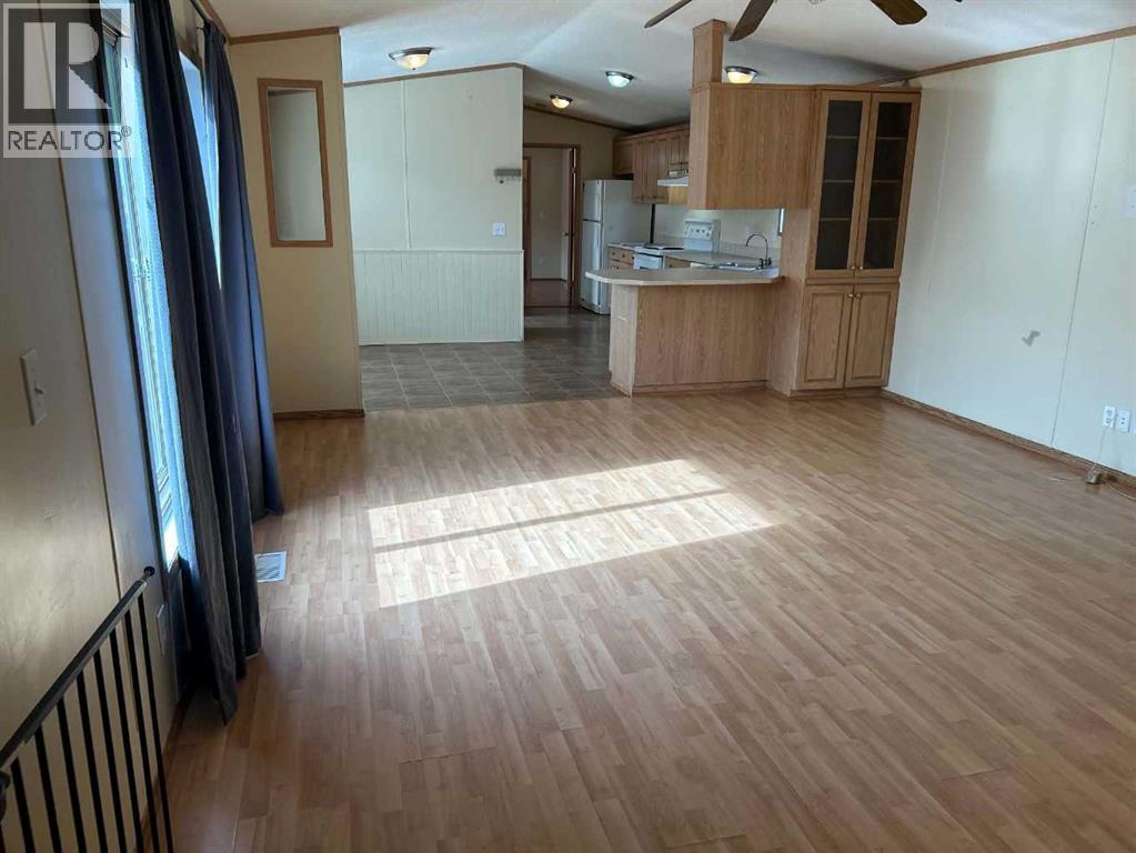 28 Maple Drive W - Image 16