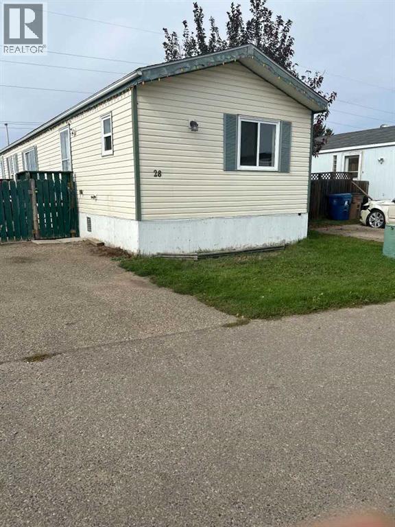 28 Maple Drive W - 2