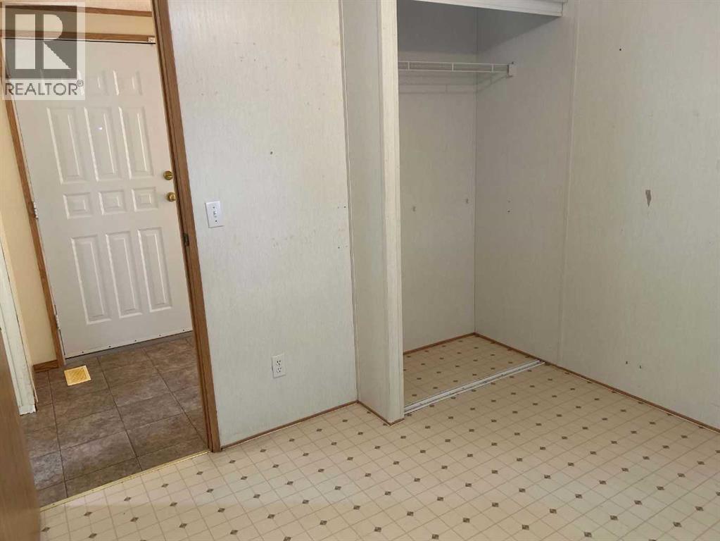 28 Maple Drive W - Image 23