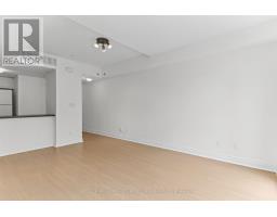 2016 - 3035 Finch Avenue W, Toronto, ON M9M0A3 Photo 11