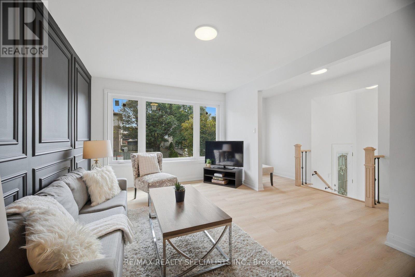 565 HAYWARD CRESCENT - 10