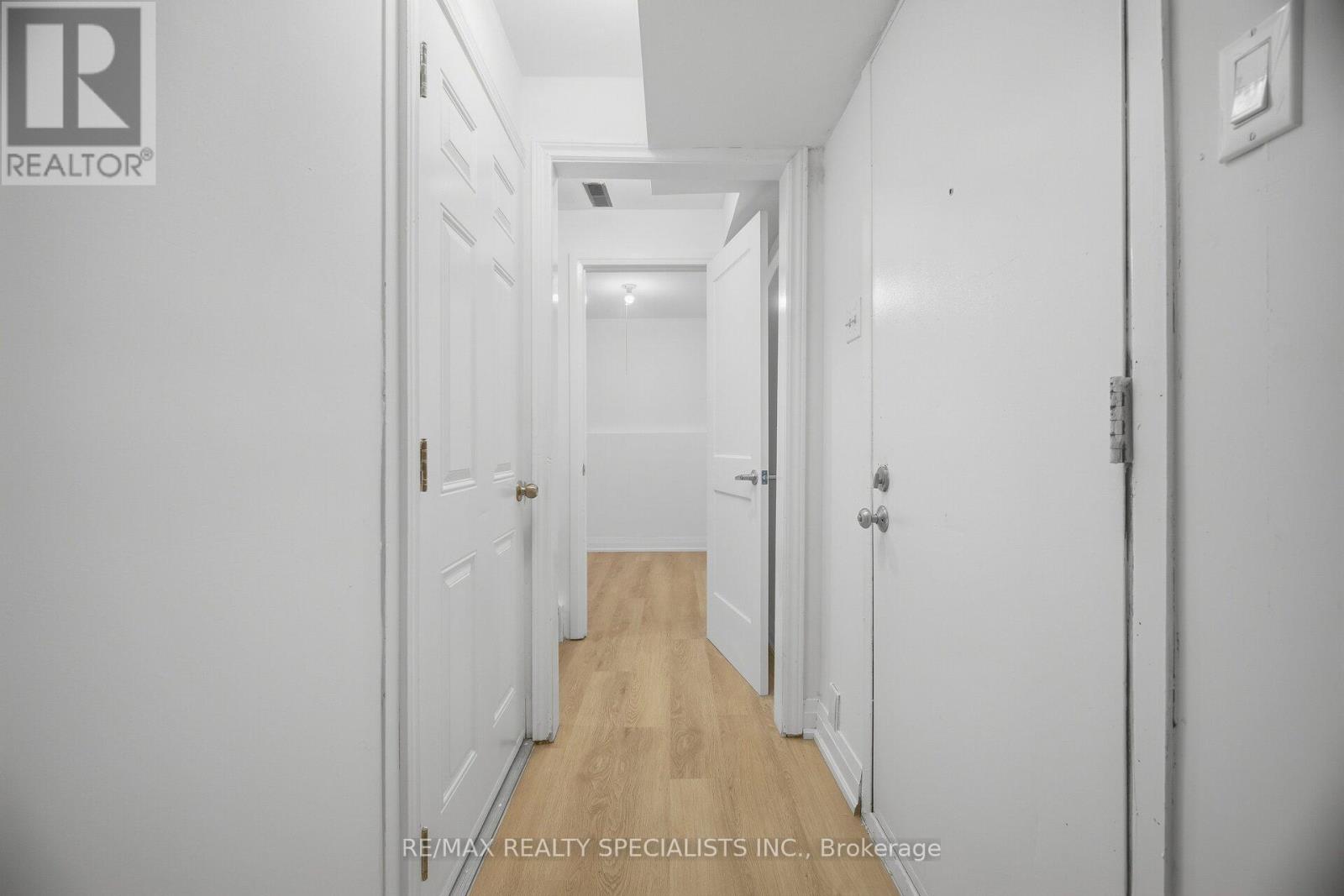 565 HAYWARD CRESCENT - 39