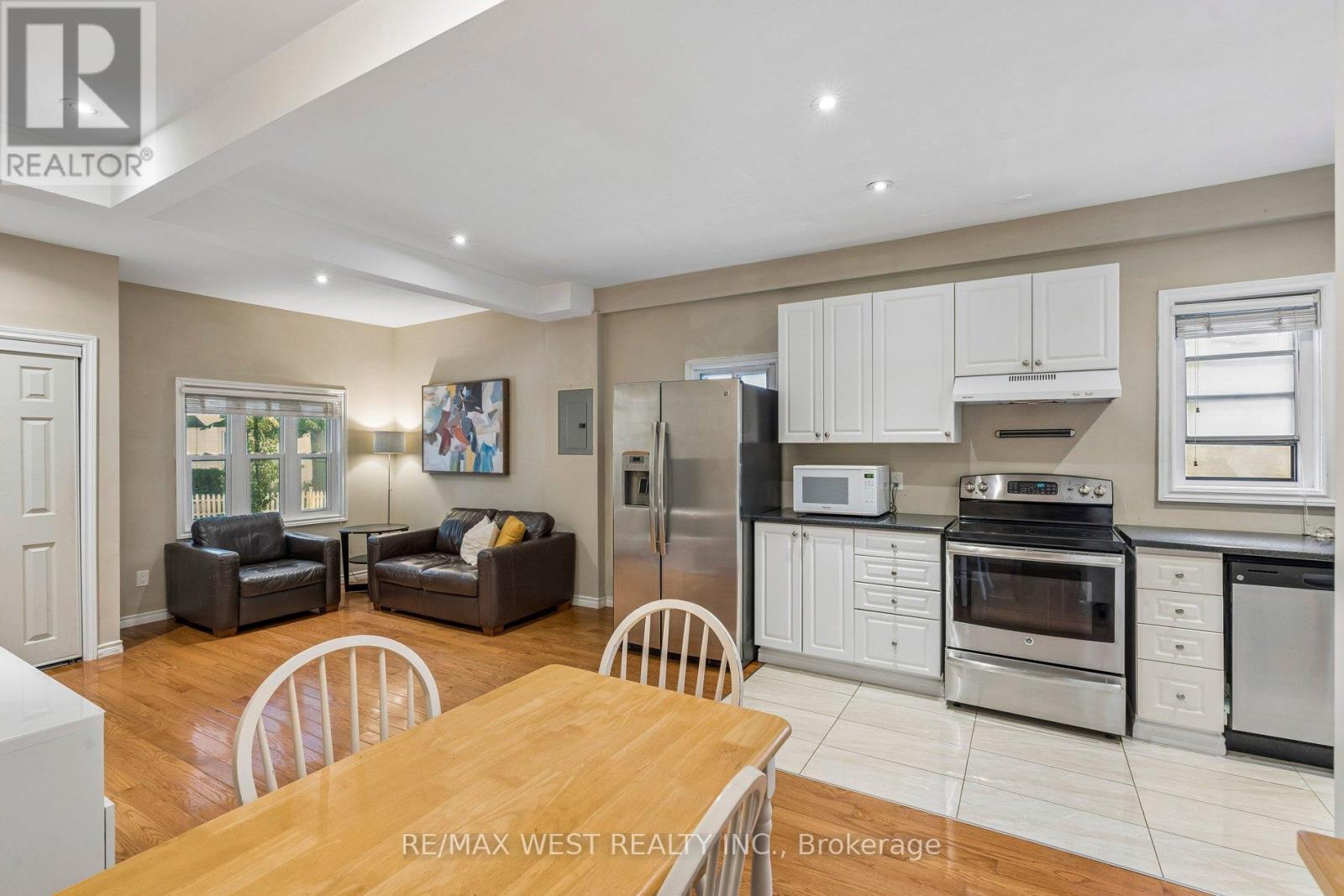 24 VICTORIA STREET - 5