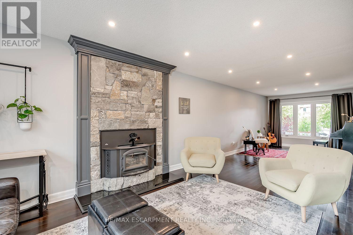 3163 BARWELL ROAD - 10