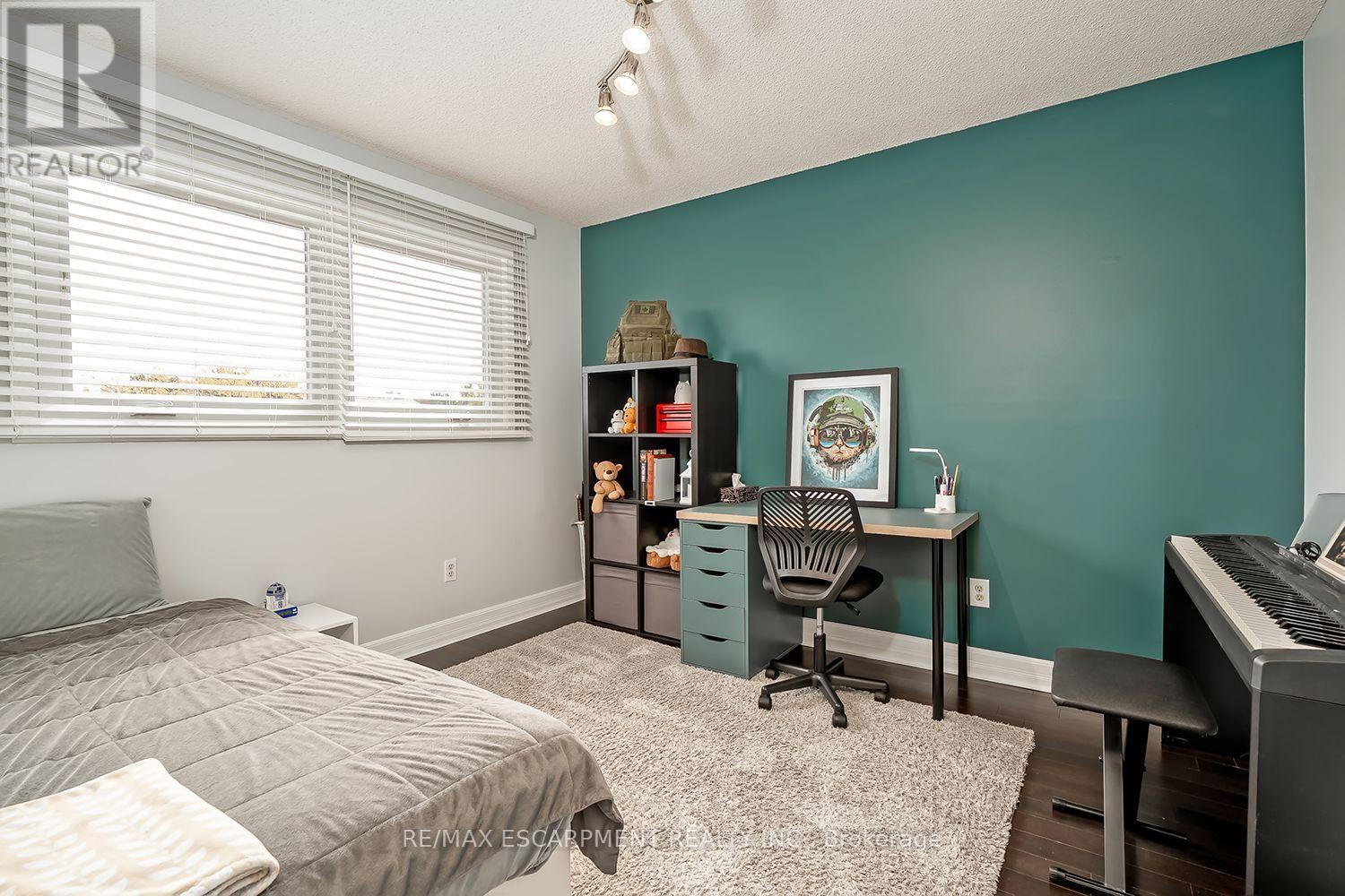 3163 BARWELL ROAD - 21