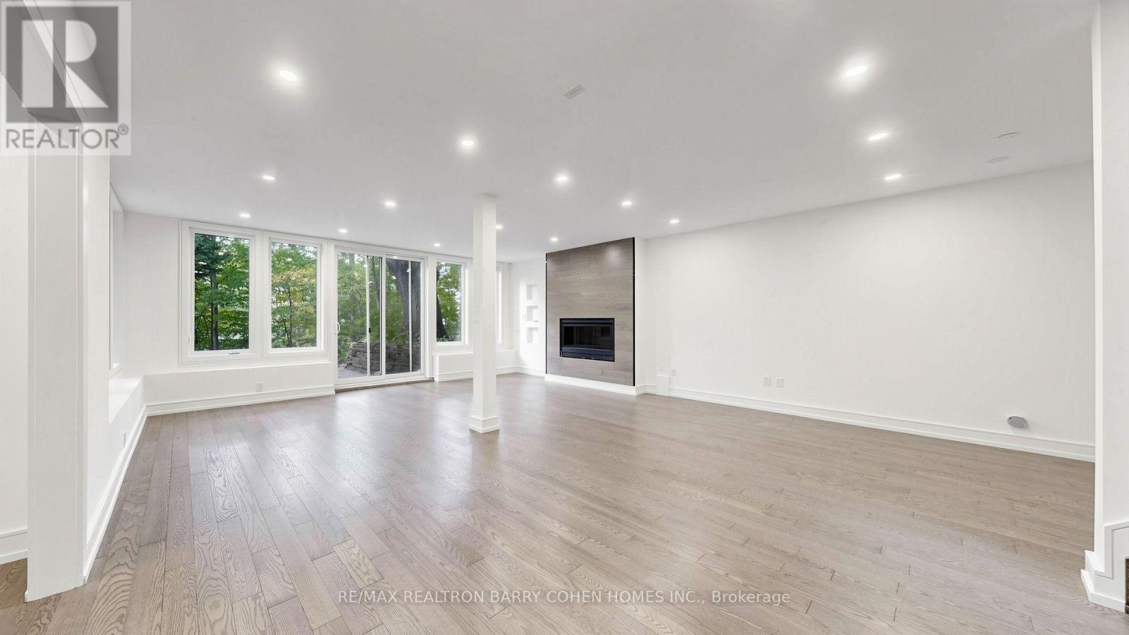 7 GREENBROOK DRIVE - 35