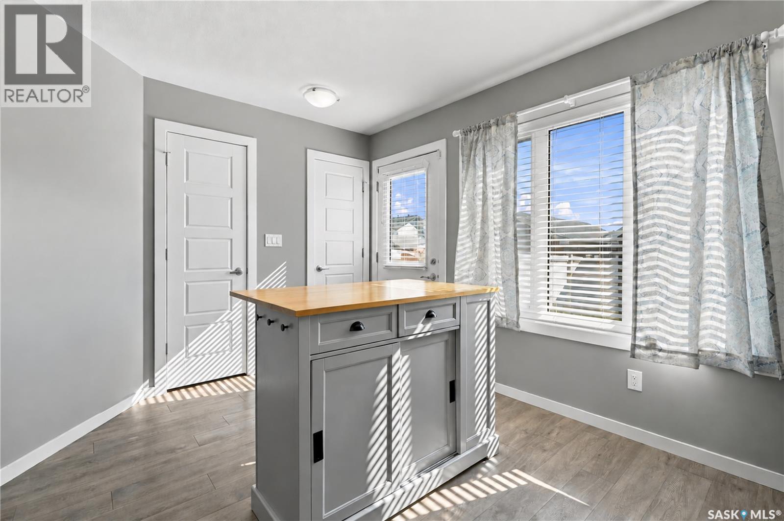 #4653 Primrose Green DRIVE E - 15