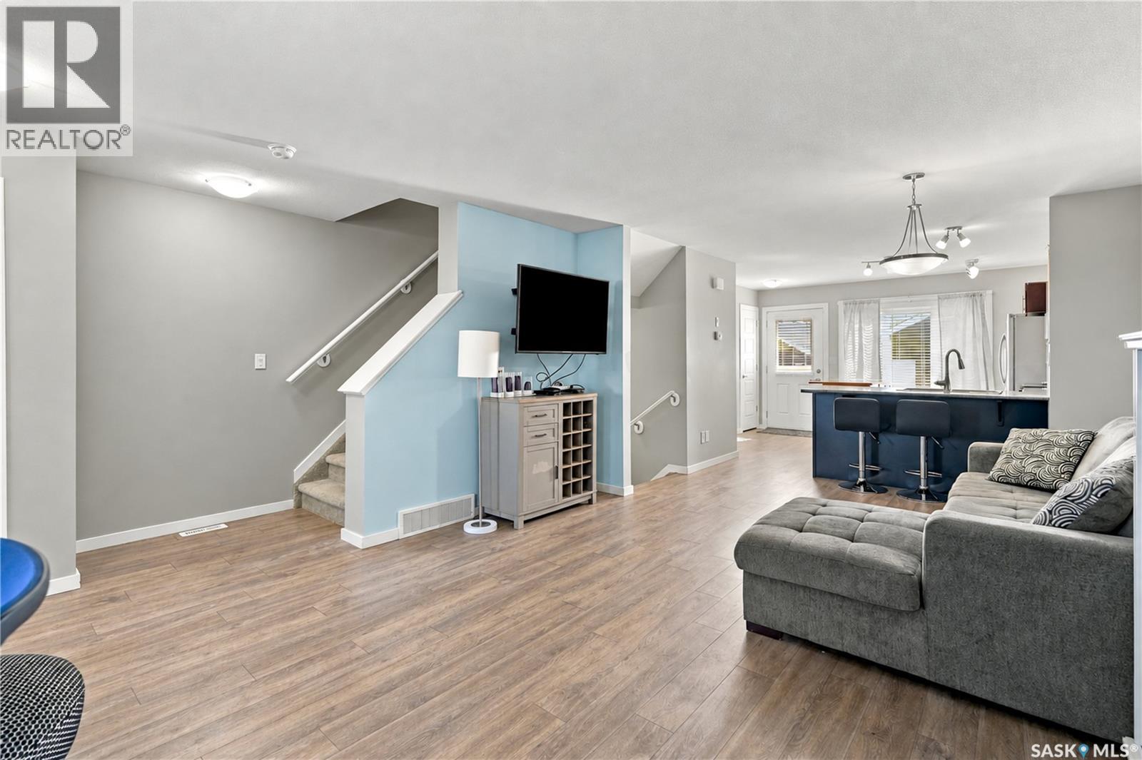 #4653 Primrose Green DRIVE E - 5