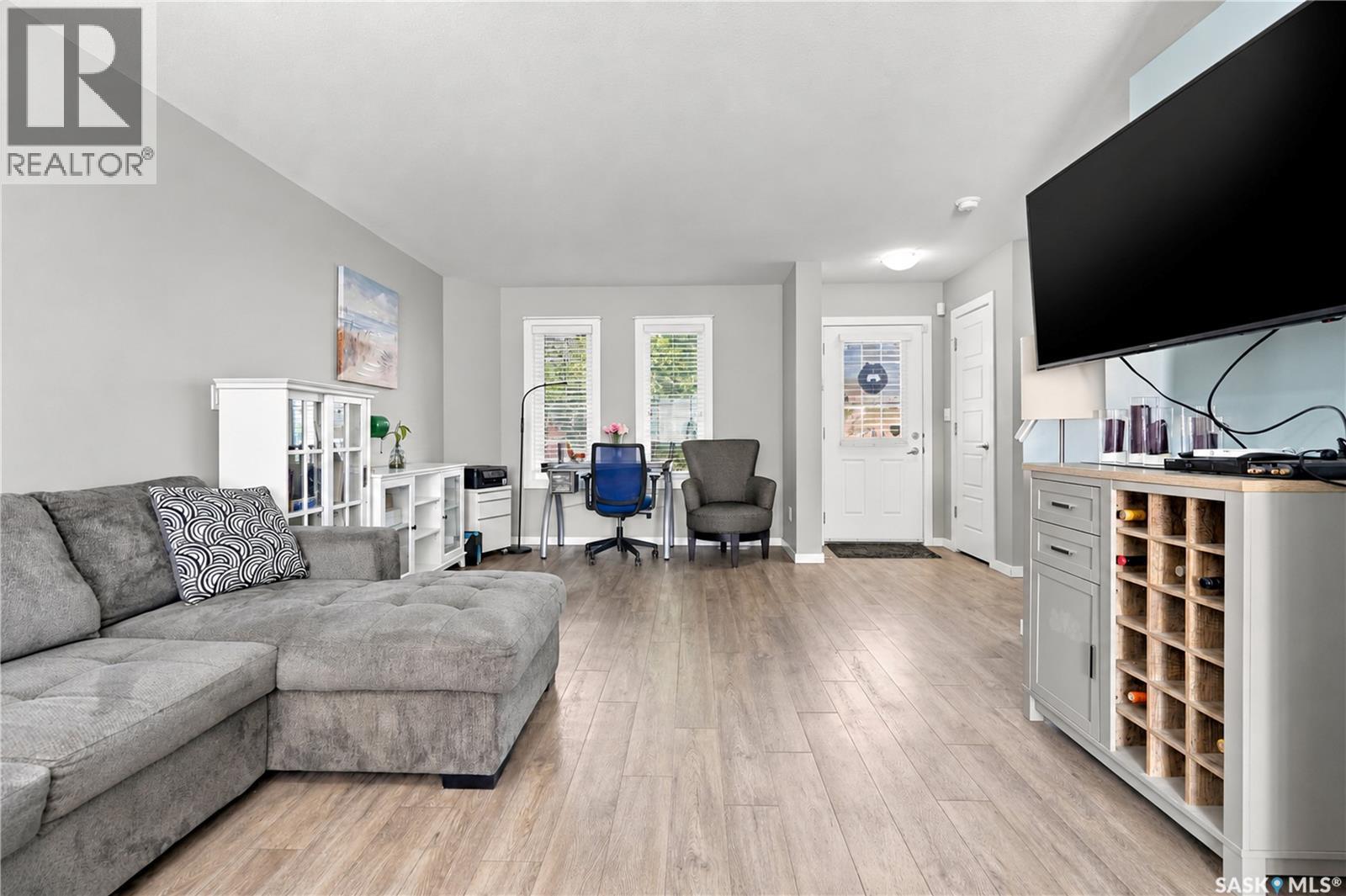 #4653 Primrose Green DRIVE E - 8