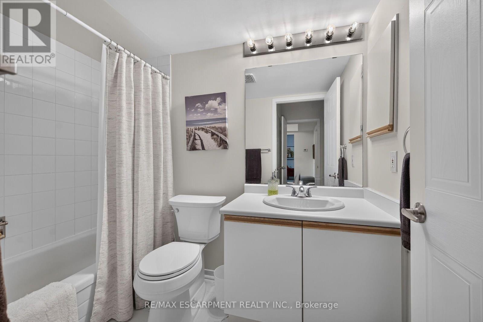 376 SILVERBIRCH BOULEVARD - 22