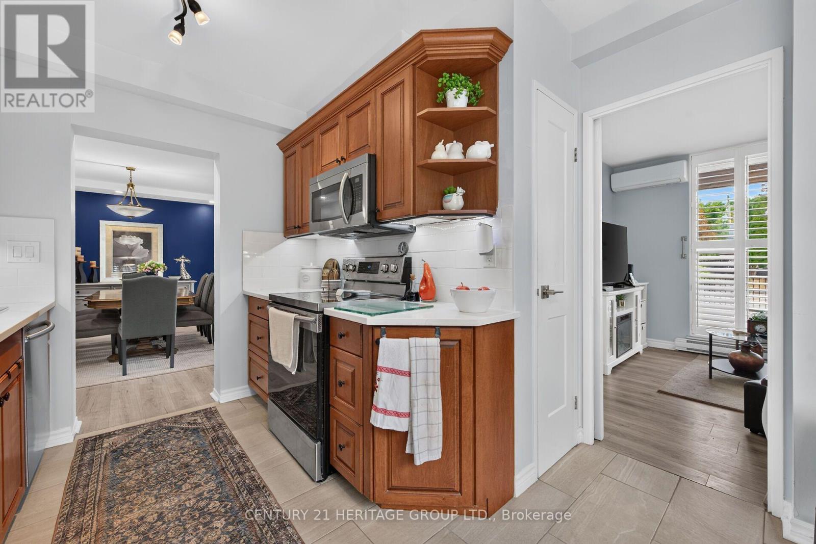 #101 28 ROBINSON STREET N - 35