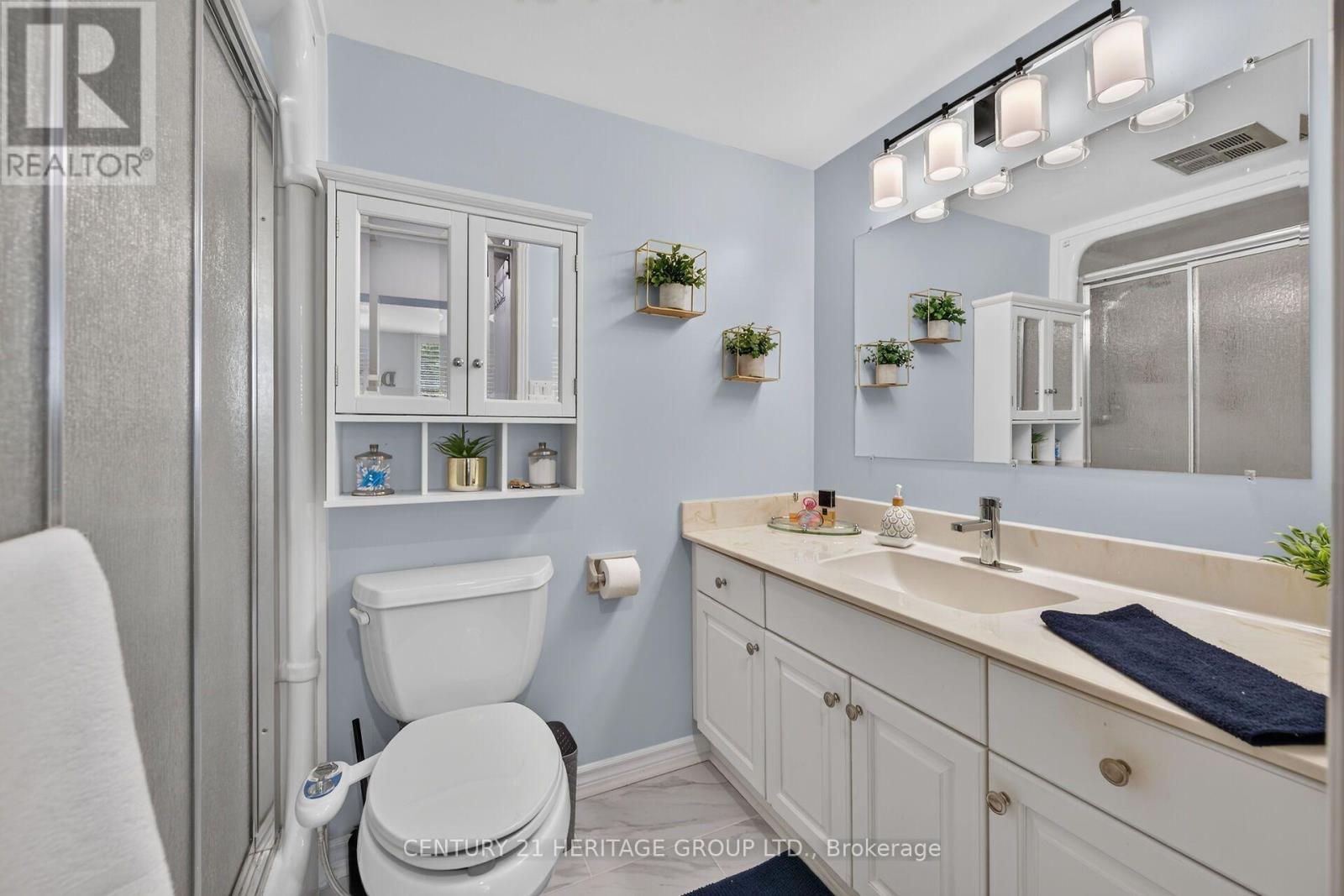 #101 28 ROBINSON STREET N - 44