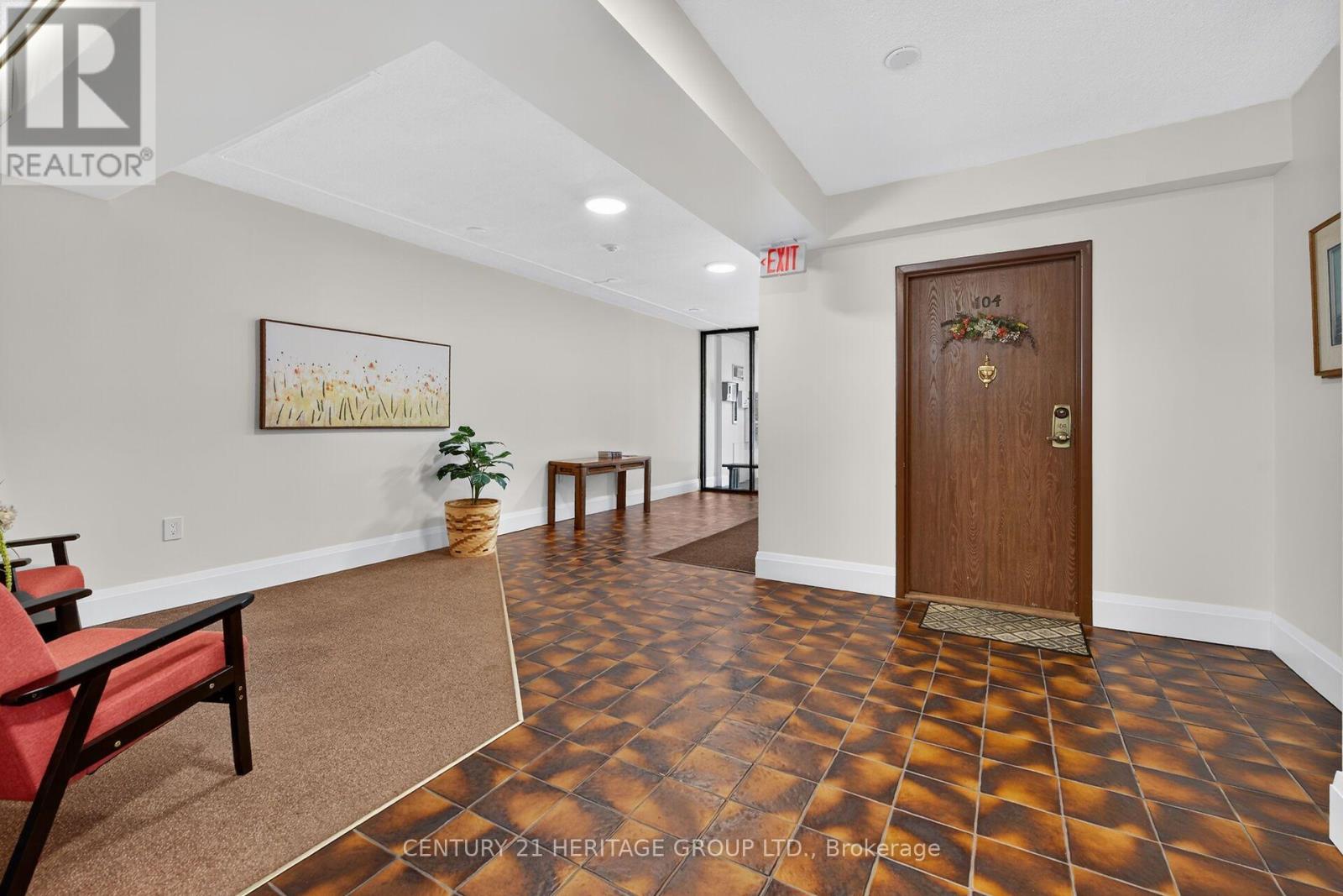 #101 28 ROBINSON STREET N - 9