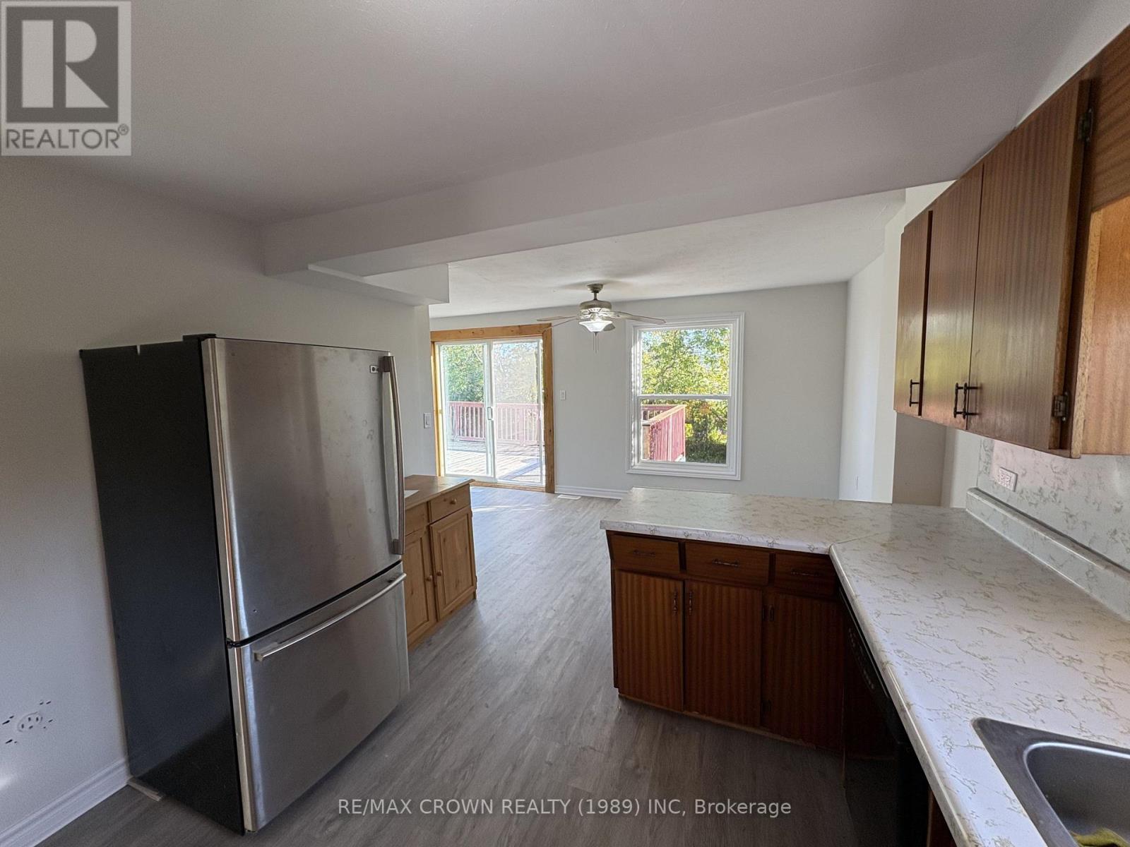 1327 LEROUX AVENUE - 16