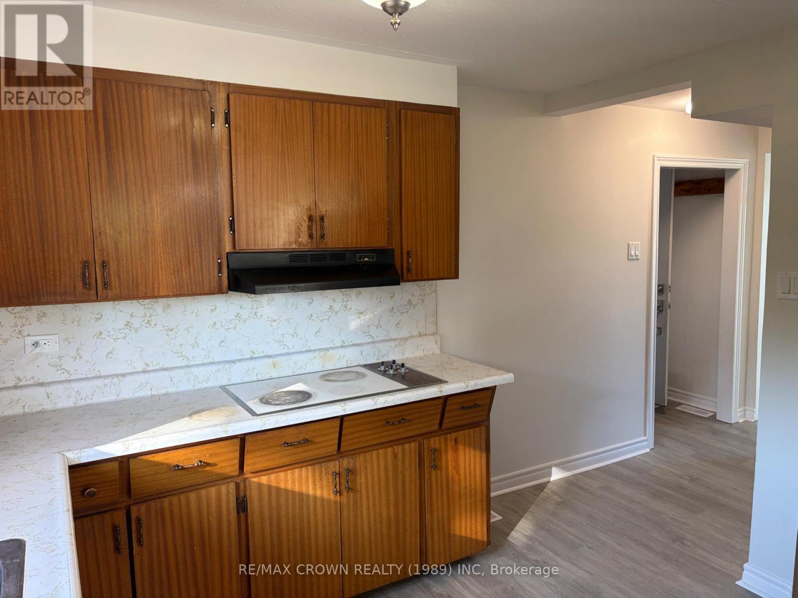 1327 LEROUX AVENUE - 22