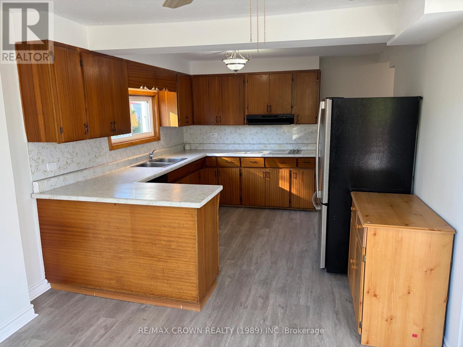 1327 LEROUX AVENUE - 18
