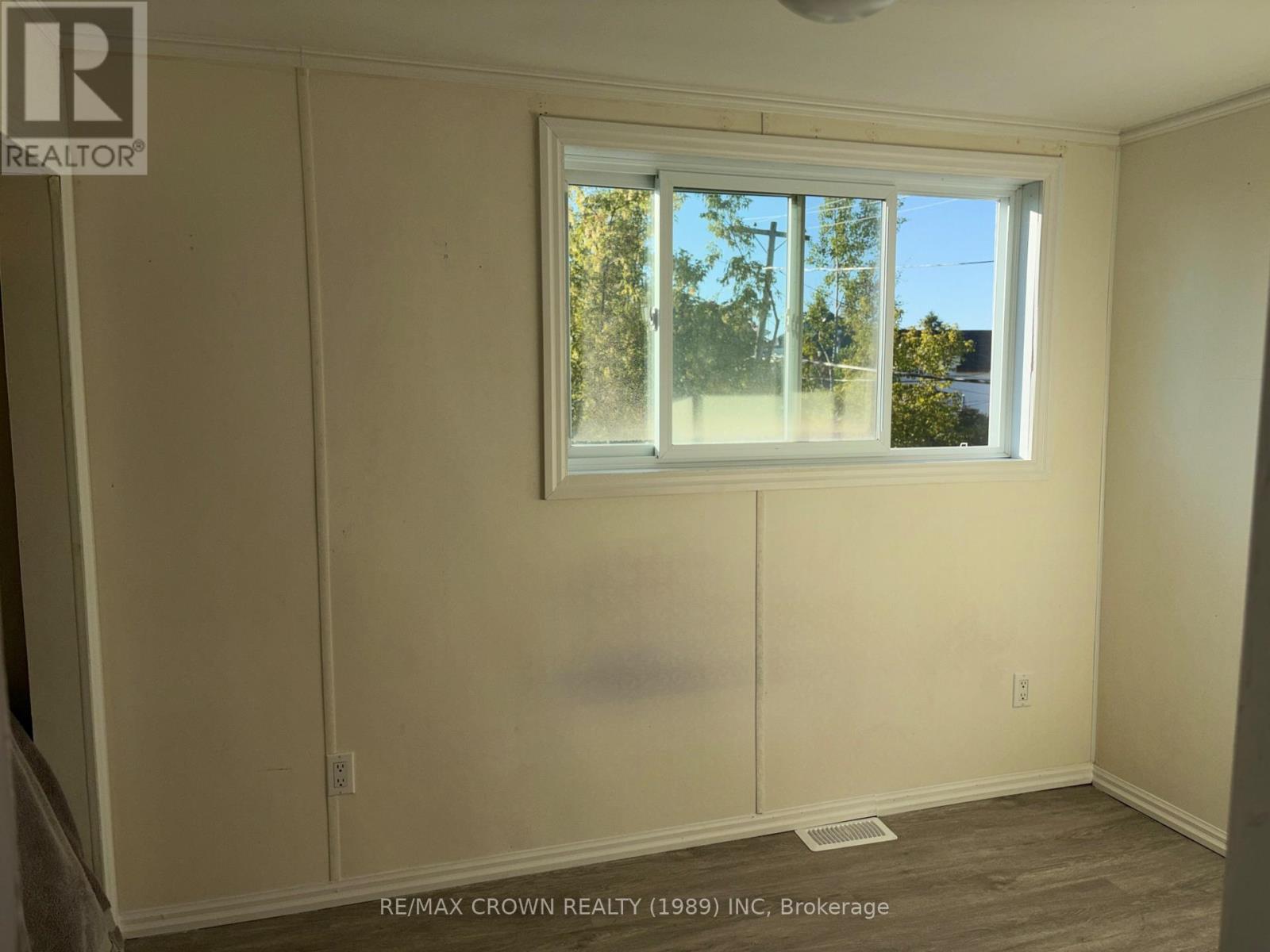 1327 LEROUX AVENUE - 37