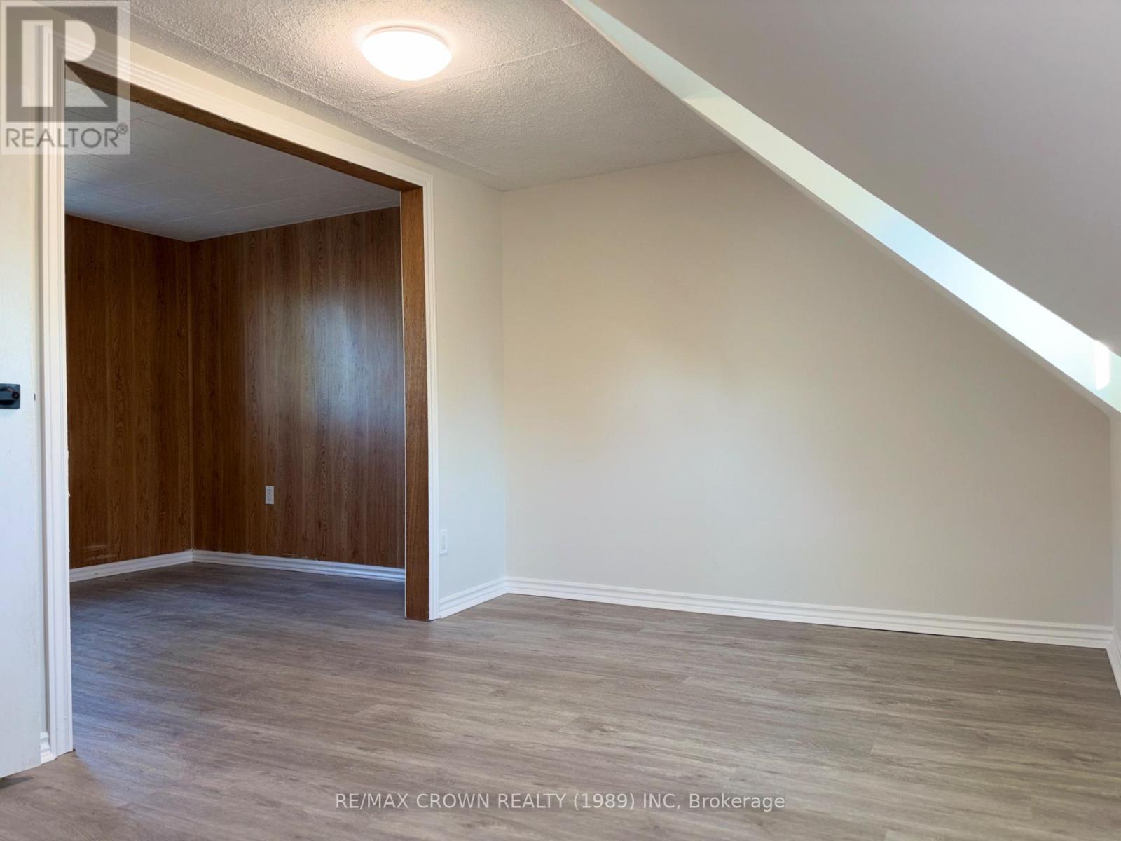 1327 LEROUX AVENUE - 32