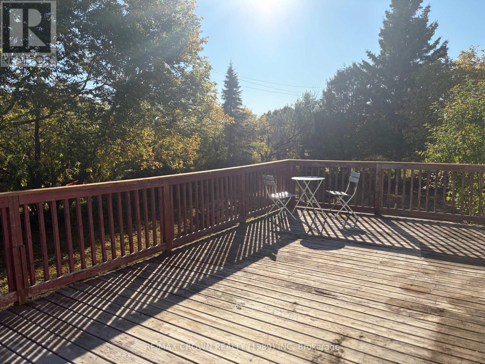 1327 LEROUX AVENUE - 8