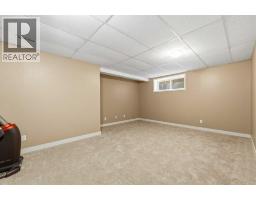16 Cougartown Place Sw, Calgary, AB T3H0A2 Photo 41