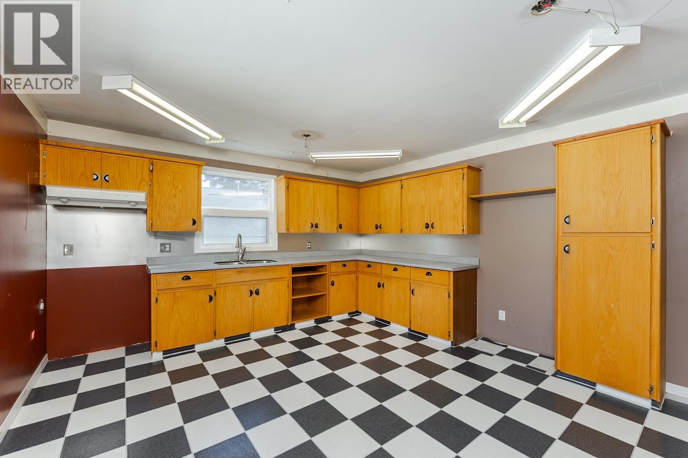 Photo 13 of 33 — 168 AITKEN CRESCENT · Prince George, BC