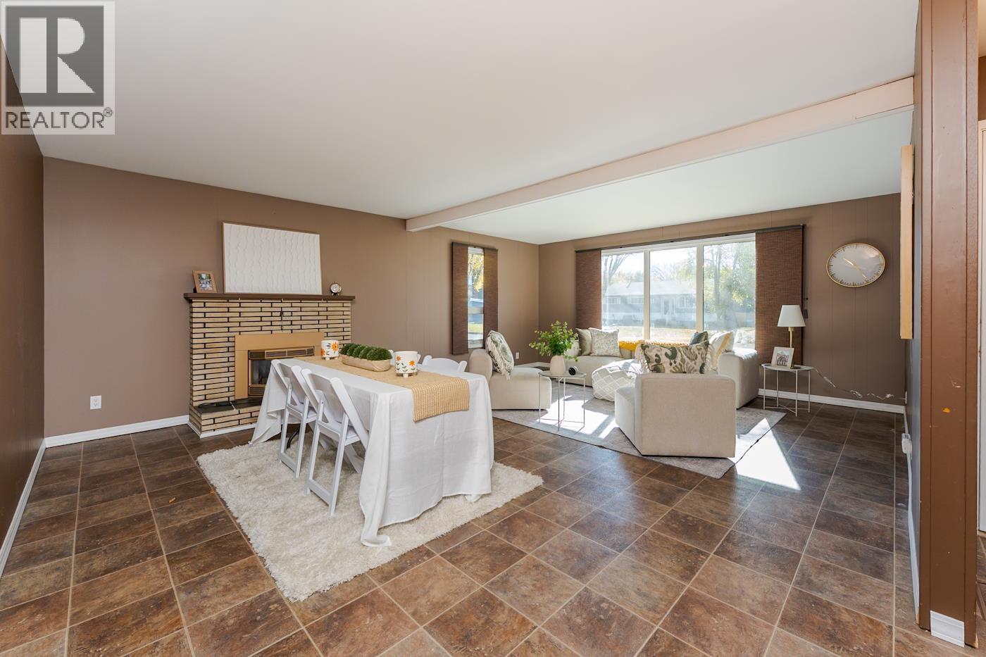 Photo 8 of 33 — 168 AITKEN CRESCENT · Prince George, BC