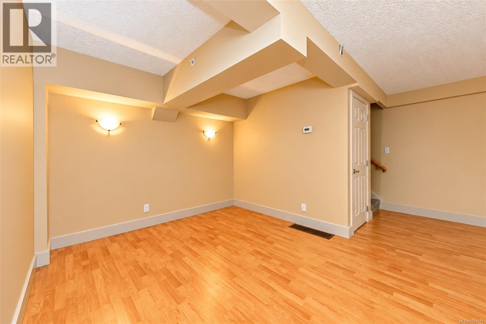 #43 4061 Larchwood Dr - Image 10