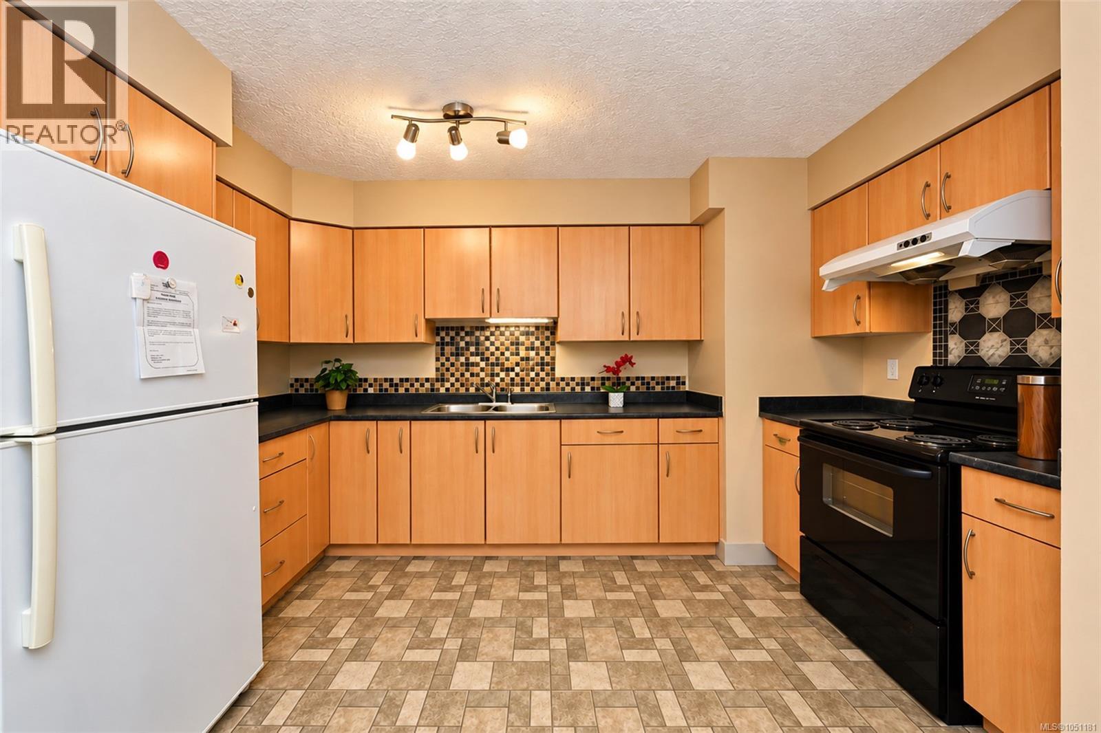 #43 4061 Larchwood Dr - 24