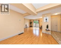 Bathroom - 43 4061 Larchwood Dr, Saanich, BC V8N4P1 Photo 9
