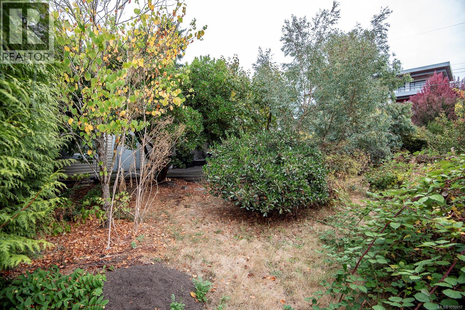 3814 Rowland Ave - 27