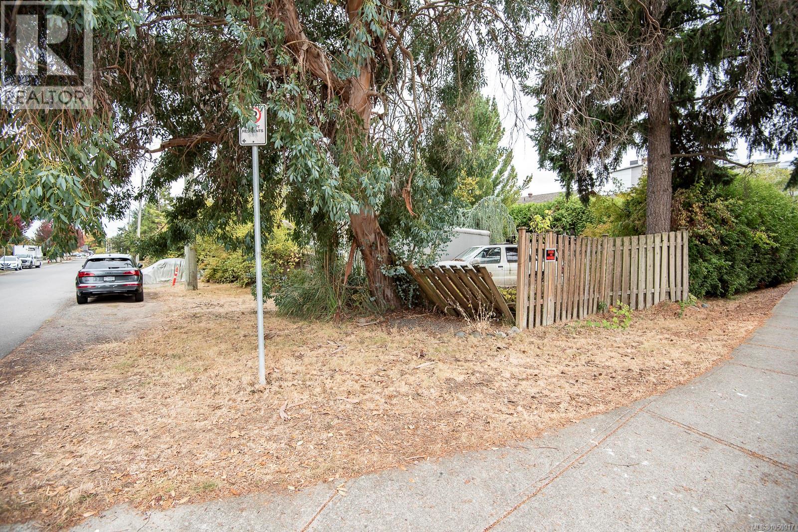 3814 Rowland Ave - 37