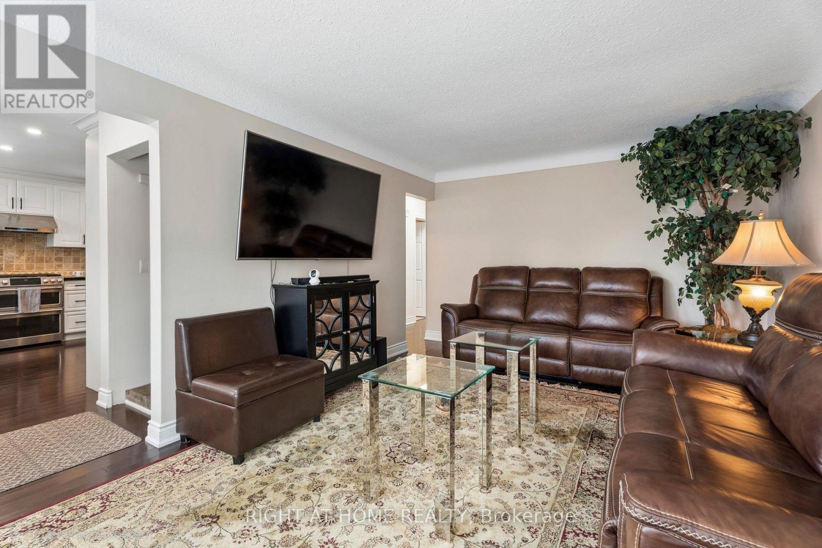 25 Swallow Crescent, Hamilton, ON photo 13