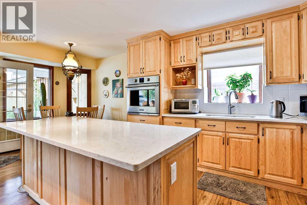535 28 Street S - Image 11